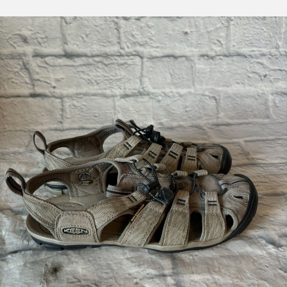 Keen Tan Sandals kids youth size 5